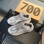 Фото Кроссовки Adidas Yeezy Boost 700 R1112