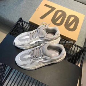 Фото Кроссовки Adidas Yeezy Boost 700 R1112