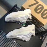 Фото Кроссовки Adidas Yeezy Boost 700 R1112