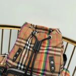 Фото Рюкзак Burberry Rainbow Check Rucksack Q1314