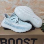 Фото Кроссовки Adidas Yeezy V2433