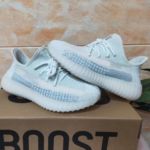 Фото Кроссовки Adidas Yeezy V2433