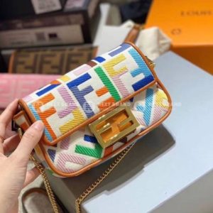 Фото Сумка-клатч Fendi Baguette G3905