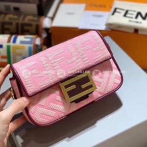 Фото Сумка-клатч Fendi Baguette G3906