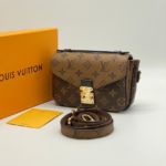 Фото Сумка-клатч Луи Виттон Pochette Metis Mini V2671