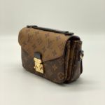 Фото Сумка-клатч Луи Виттон Pochette Metis Mini V2671