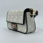 Фото Сумка-клатч Fendi Baguette V2940