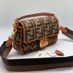 Фото Сумка-клатч Fendi Baguette G4304