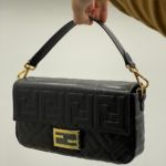 фото Сумка-клатч Fendi Baguette K2487