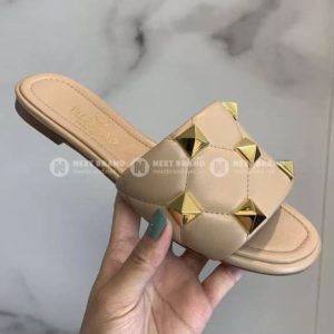 Фото Шлепанцы Valentino Rockstud V3894