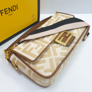 Фото Сумка-клатч Fendi Baguette G5857