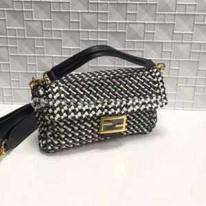 Фото Сумка-клатч Fendi Baguette V4330