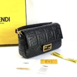 фото Сумка-клатч Fendi Baguette N6062