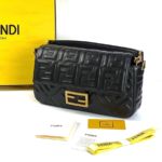 фото Сумка-клатч Fendi Baguette N6062