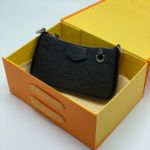 Фото Сумка Луи Виттон Easy Pouch G6176