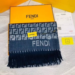 Фото шарф Fendi V4593