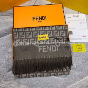 Фото шарф Fendi V4597