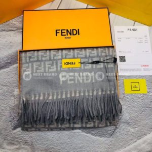 Фото шарф Fendi V4598