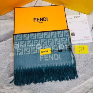 Фото шарф Fendi V4600