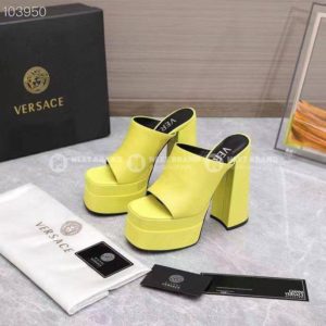 фото Босоножки Versace N10652